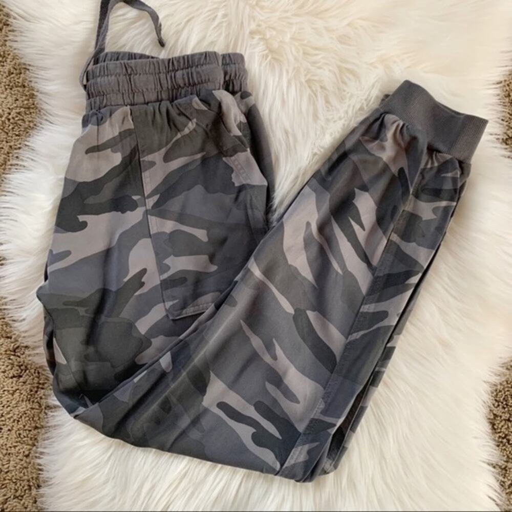 Splendid Camo Joggers Size XS - Picture 12 of 16